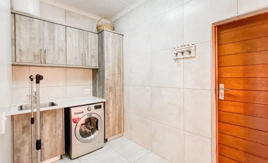 4 Bedroom Property for Sale in Tuscany Ridge North West